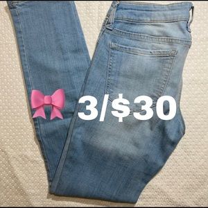 🎀 Rockstar Distressed Jeans